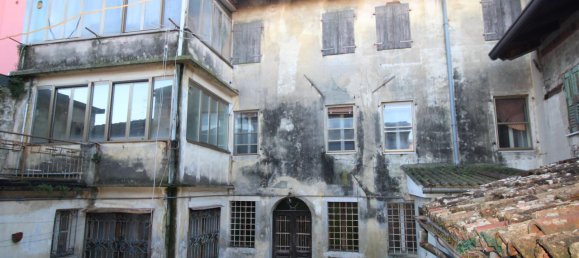 7 rooms Building in Udine, Italy No. 134604 4