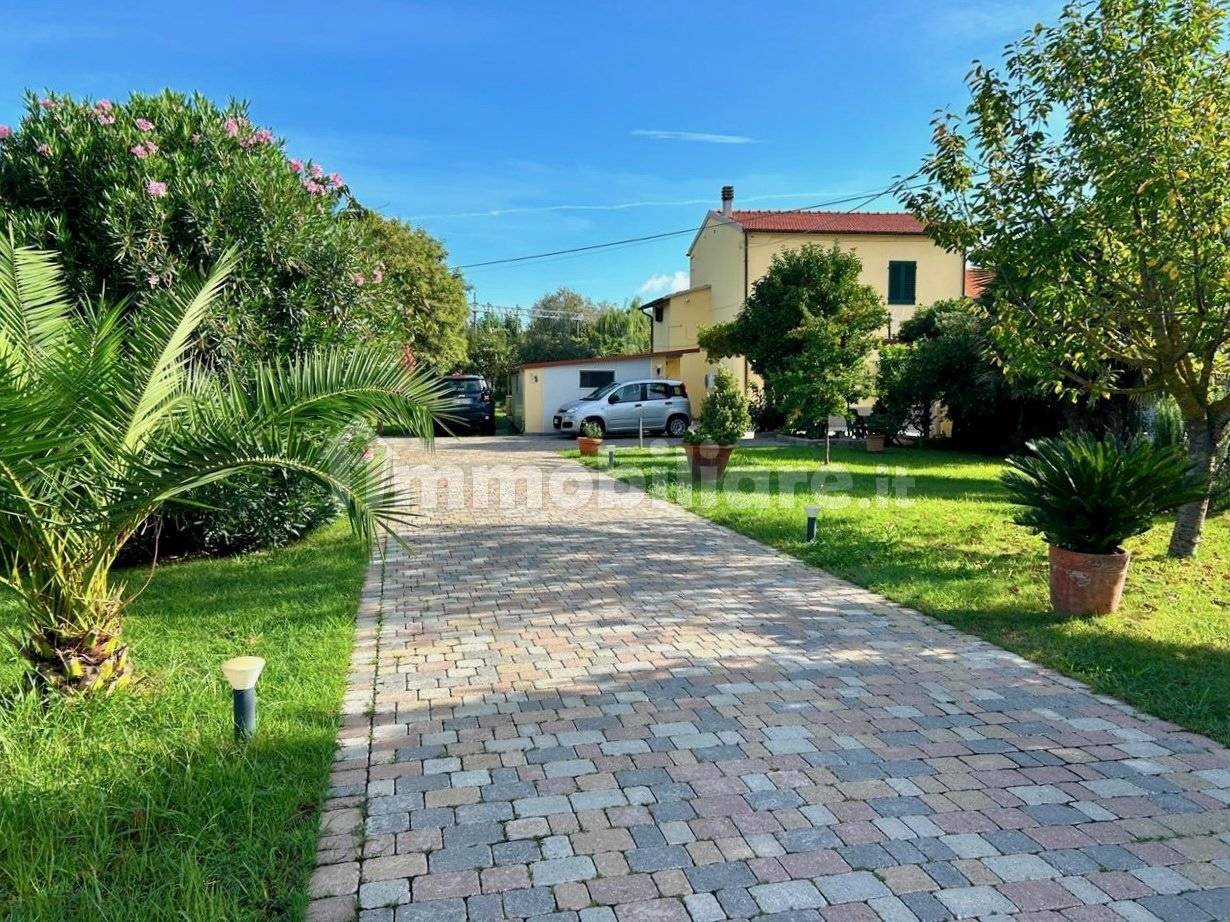 4 bedrooms House in Pisa, Italy No. 133238