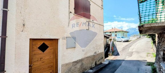 2 bedrooms House in Pian Camuno, Italy No. 296762 3