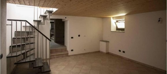 5-Zimmer Haus in Agra, Italy, Nr. 141093 23