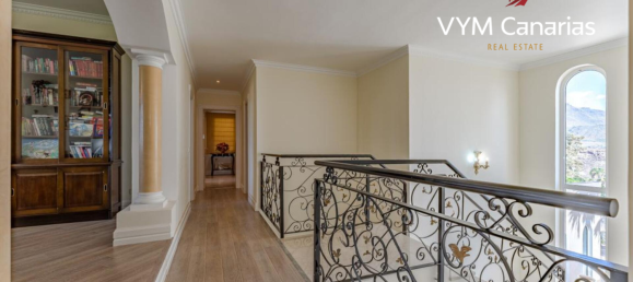 5 bedrooms Villa in La Caleta, Spain No. 10227 22