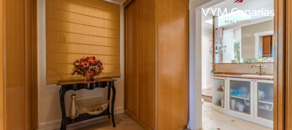 5 bedrooms Villa in La Caleta, Spain No. 10227 13