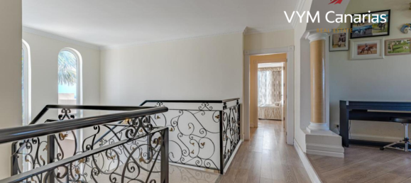 5 bedrooms Villa in La Caleta, Spain No. 10227 24