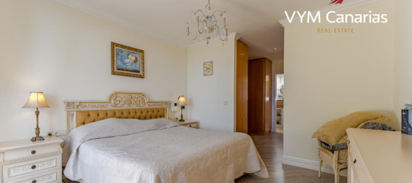 5 bedrooms Villa in La Caleta, Spain No. 10227 10