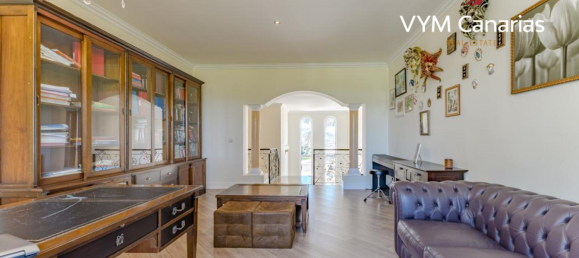 5 bedrooms Villa in La Caleta, Spain No. 10227 23