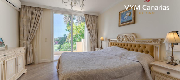 5 bedrooms Villa in La Caleta, Spain No. 10227 5