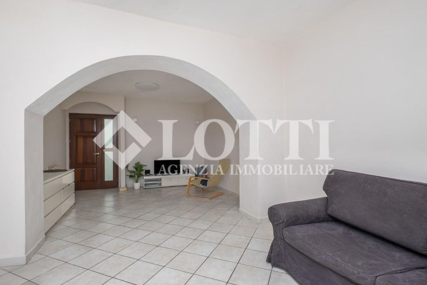 5 bedrooms House in Bientina, Italy No. 401748