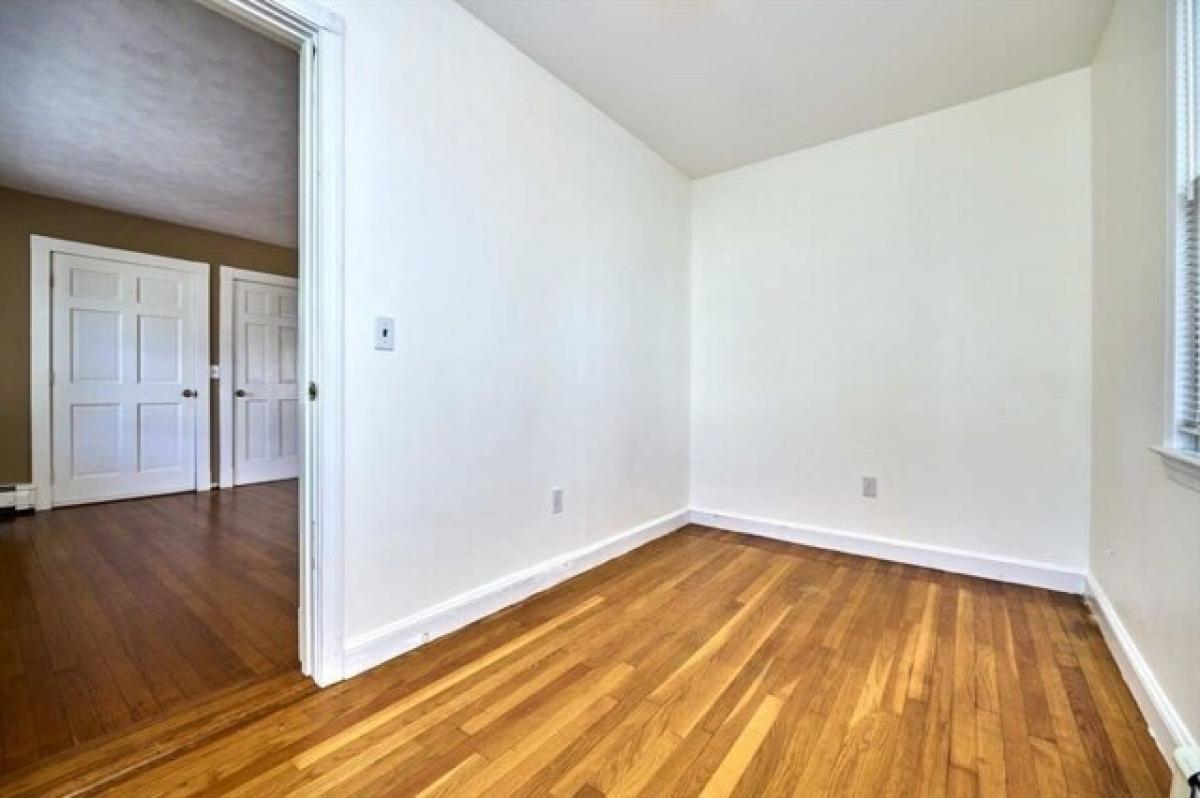 Casa de 6 dormitorios en Belmont, USA No. 211644