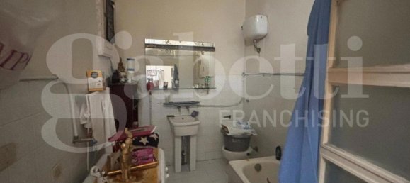 2 Schlafzimmer Wohnung in Naples, Italy, Nr. 69986 14