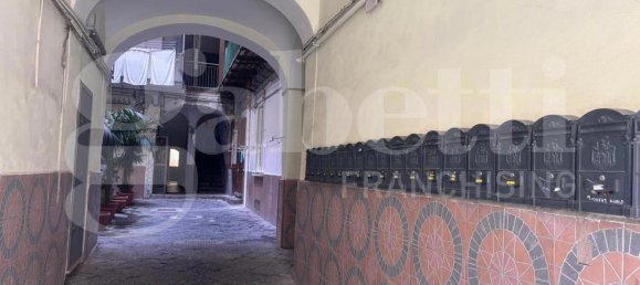 2 Schlafzimmer Wohnung in Naples, Italy, Nr. 69986 21