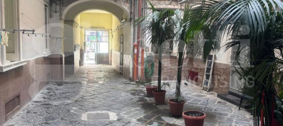 2 Schlafzimmer Wohnung in Naples, Italy, Nr. 69986 20