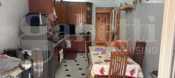 2 Schlafzimmer Wohnung in Naples, Italy, Nr. 69986 3