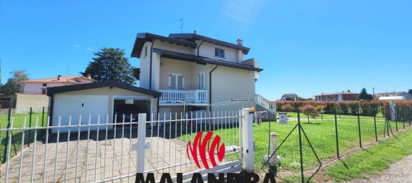 3 bedrooms Villa in Oleggio, Italy No. 325014 5