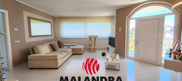 3 bedrooms Villa in Oleggio, Italy No. 325014 8