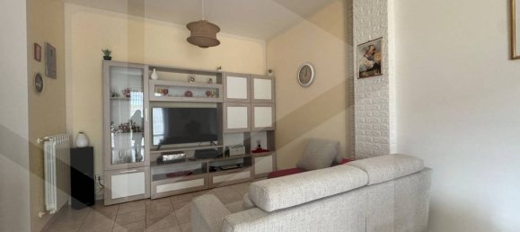 2 rooms Apartment in Foggia, Italy No. 21258 3