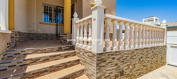 3 bedrooms Villa in Alicante, Spain No. 181619 2