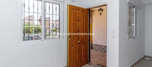 3 bedrooms Villa in Alicante, Spain No. 181619 6