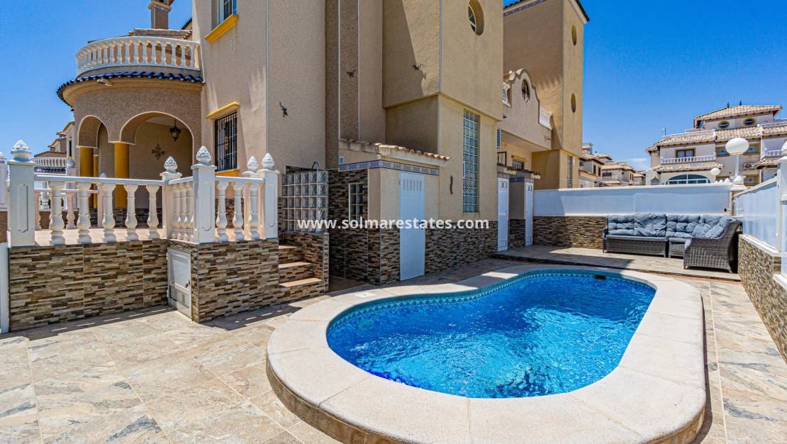 3 bedrooms Villa in Alicante, Spain No. 181619