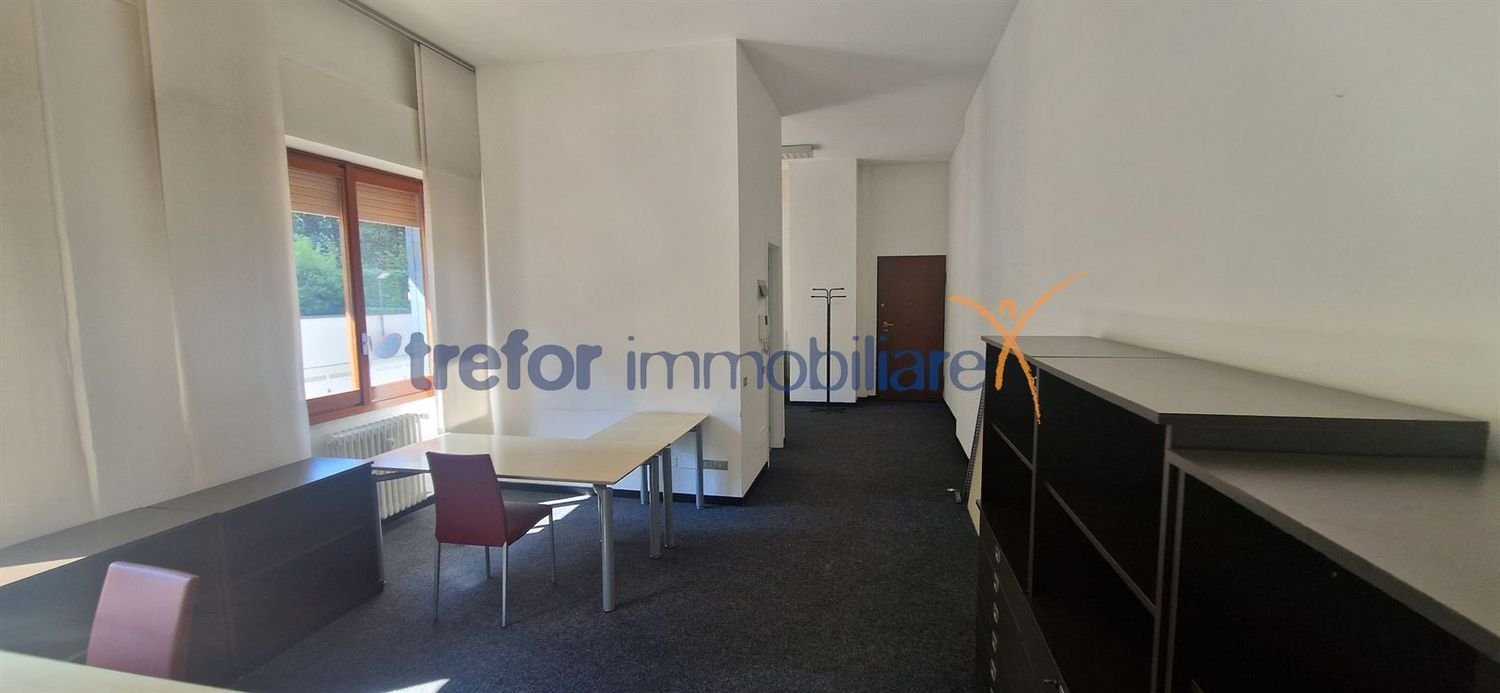 68m² Office in San Donato Milanese, Italy No. 359004