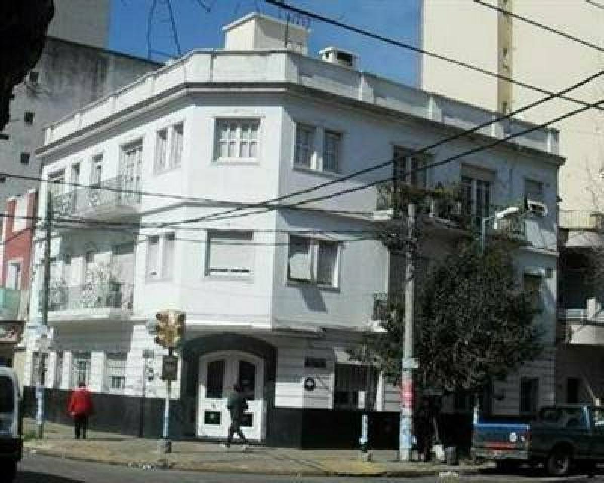 4 bedrooms Apartment in Lanus, Argentina No. 11930