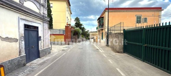 Коммерческая недвижимость с 1 комнатой в Портичи, Италия № 286993 2