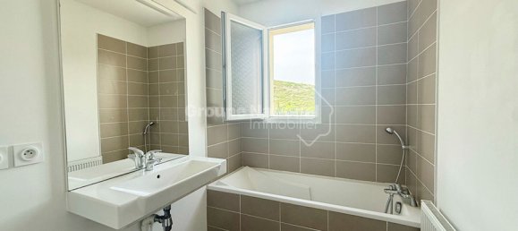 Apartamento de 2 habitaciónes en Le Rove, France No. 344339 4