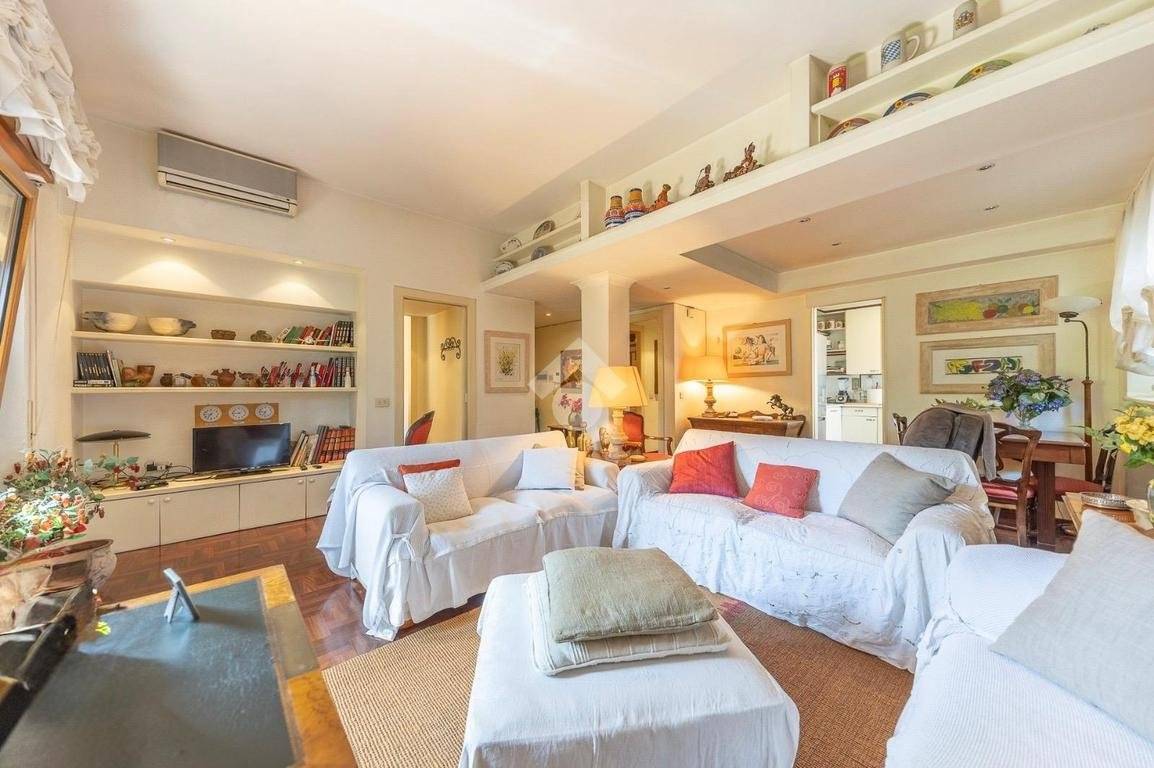 3 bedrooms Apartment in Rome, Italy No. 390241