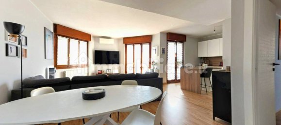2 bedrooms Apartment in Cologno Monzese, Italy No. 64354 5