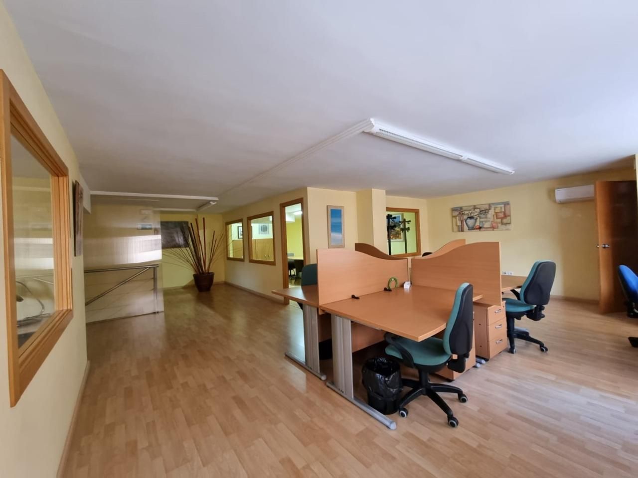 240m² Commercial property in Alicante, Spain No. 95972