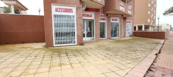Propiedad comercial de 1 dormitorio en Guardamar del Segura, Spain No. 93348 9