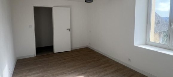 4 Schlafzimmer Haus in Le Theil-de-Bretagne, France, Nr. 203024 8