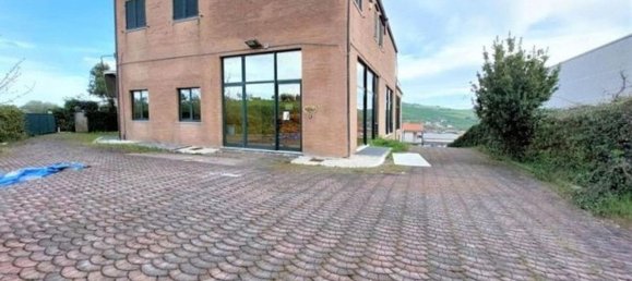 550m² Warehouse in Porto San Giorgio, Italy No. 375068 23