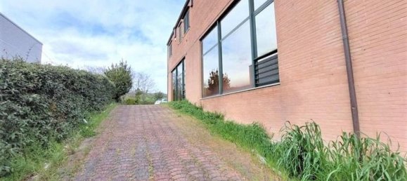 550m² Warehouse in Porto San Giorgio, Italy No. 375068 21