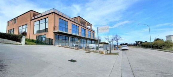 550m² Warehouse in Porto San Giorgio, Italy No. 375068 19