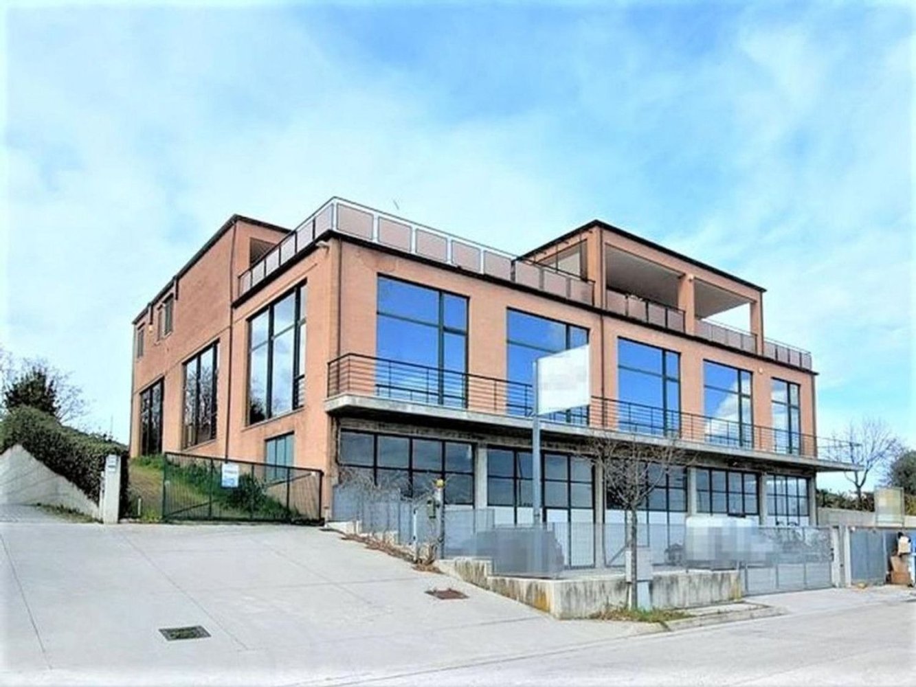 550m² Warehouse in Porto San Giorgio, Italy No. 375068