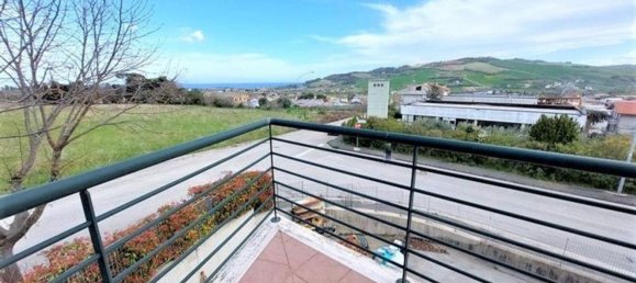 550m² Warehouse in Porto San Giorgio, Italy No. 375068 2