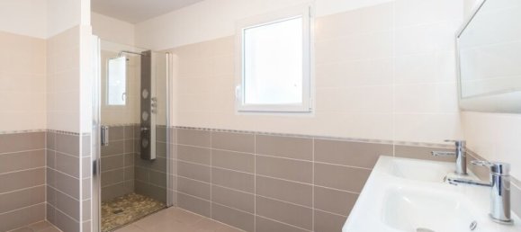 Villa de 4 dormitorios en Roquefort, France No. 321453 6