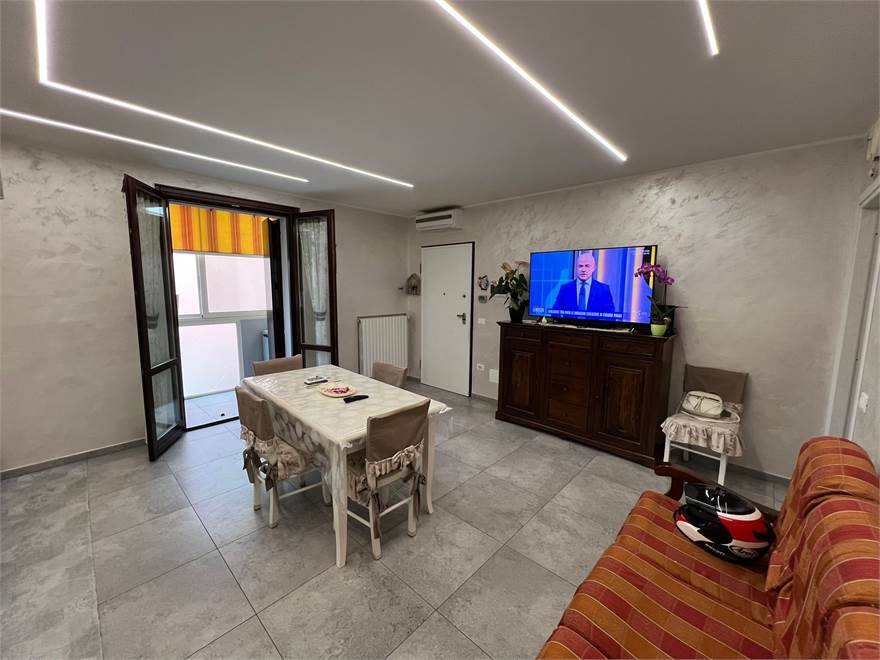2 bedrooms Apartment in Mantua, Italy No. 392677