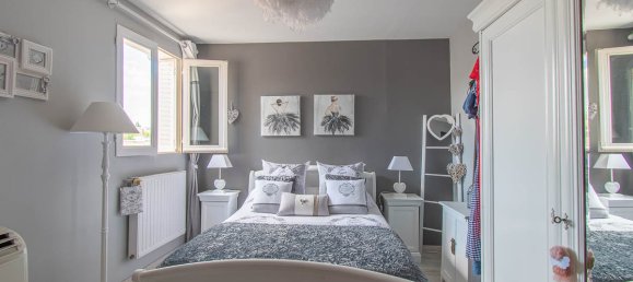 3 chambres Appartement à Vierzon, France No. 230687 5