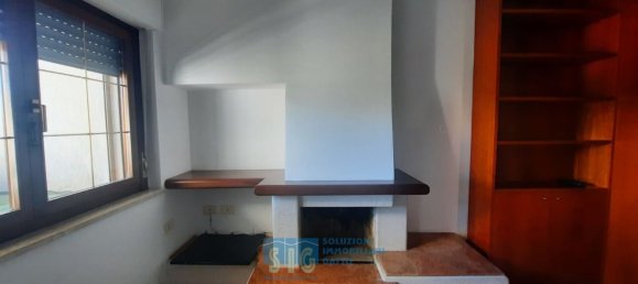 4 rooms Apartment in Latina, Italy No. 283457 2