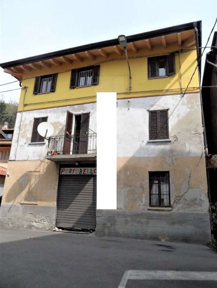 Apartamento de 5 habitaciónes en Cuveglio, Italy No. 181417