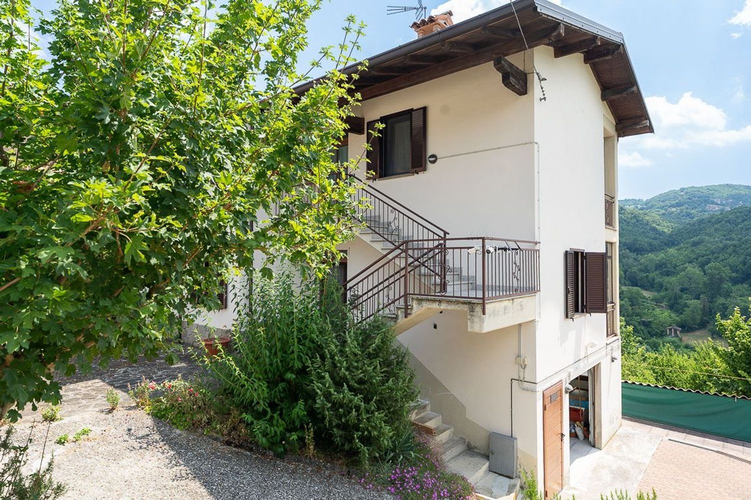 6 bedrooms House in Romagnese, Italy No. 360886