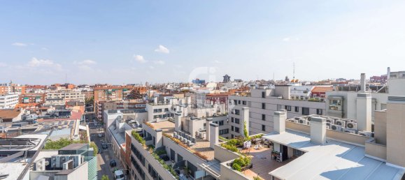 Ático de 2 dormitorios en Madrid, Spain No. 167244 26