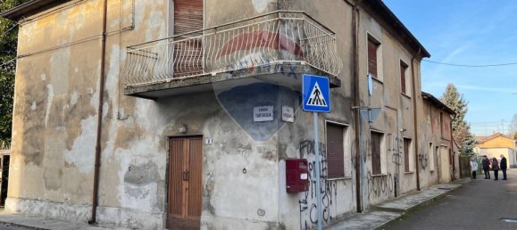 5 bedrooms House in Cadeo, Italy No. 358204 15