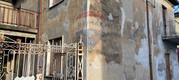 5 bedrooms House in Cadeo, Italy No. 358204 3