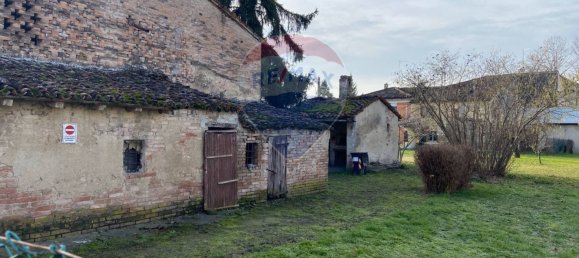 5 bedrooms House in Cadeo, Italy No. 358204 7