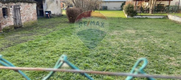 5 bedrooms House in Cadeo, Italy No. 358204 8