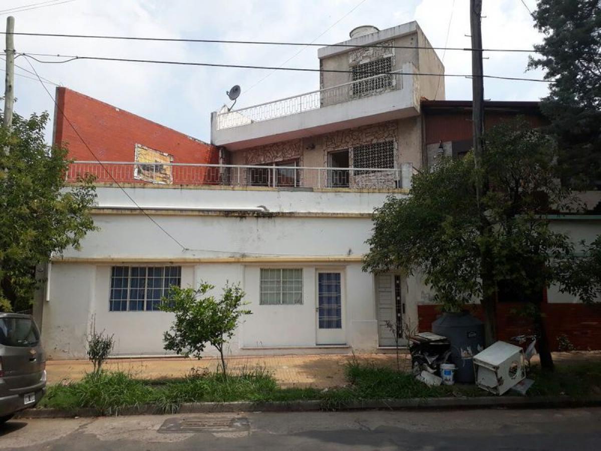 3 bedrooms Apartment in Lanus, Argentina No. 64194