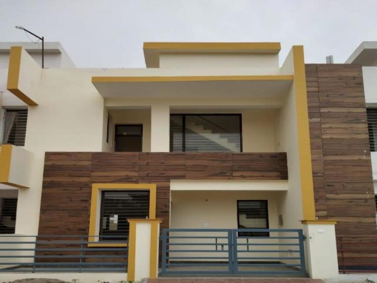 3 bedrooms House in Chandigarh, India No. 17268