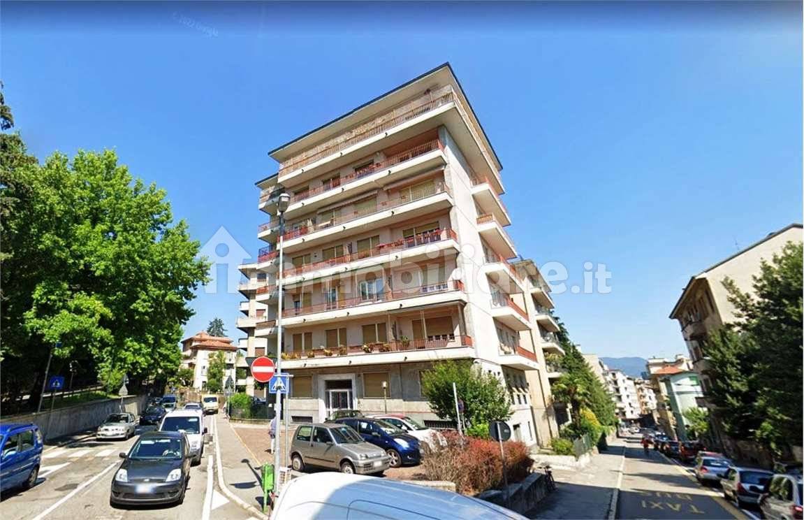 Apartamento de 4 divisões em Varese, Italy N.º 202208